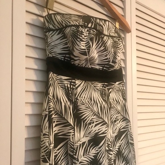 Tropical Strapless Dress - Picture 2 of 3